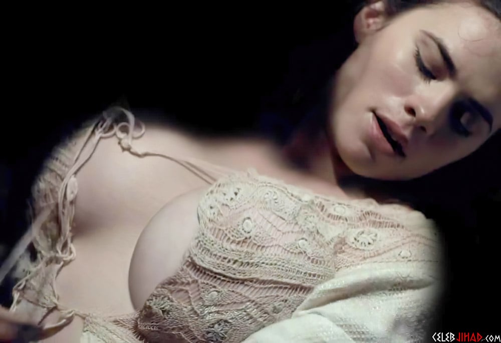 Hayley Atwell Topless photo 29