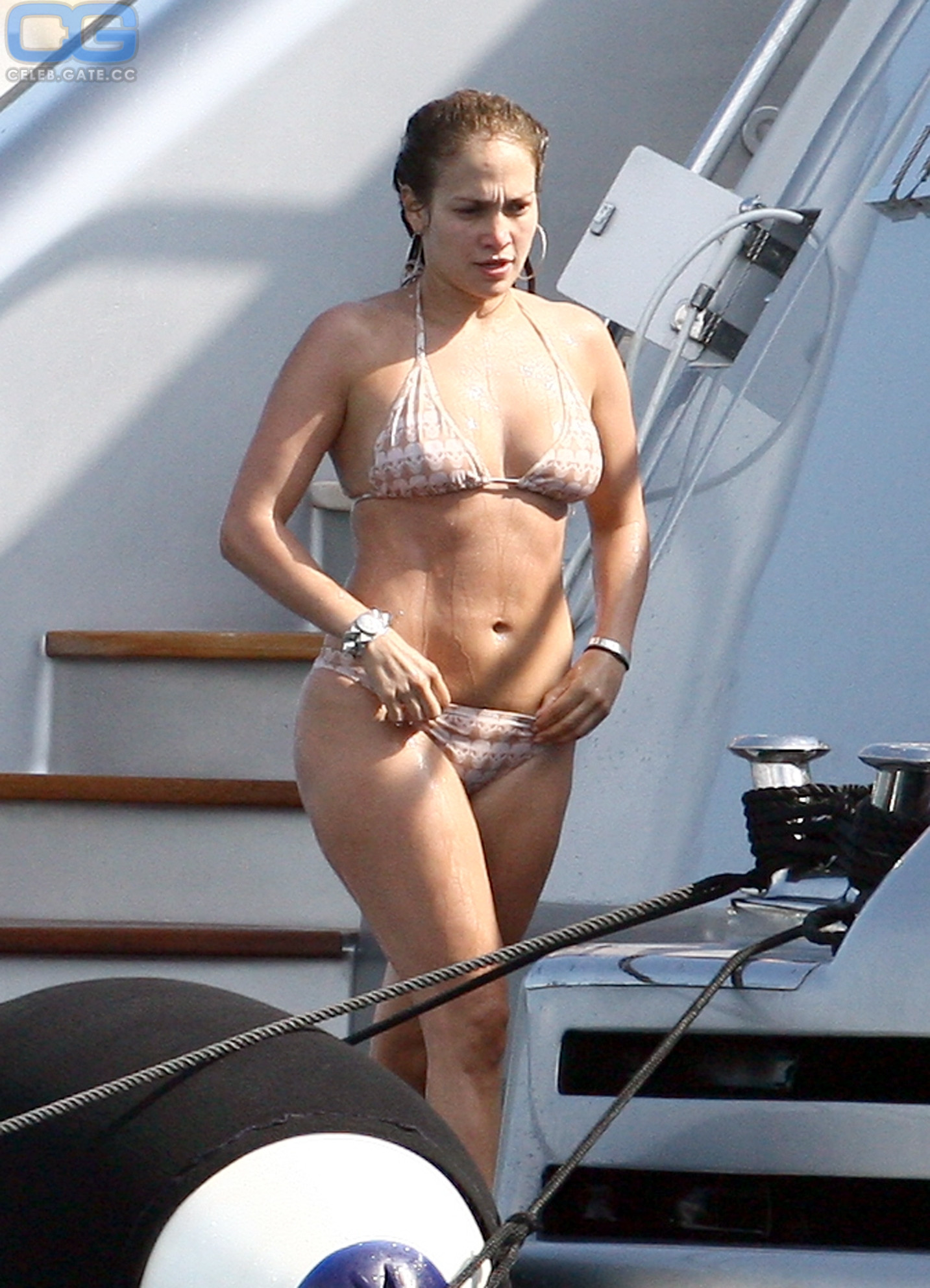 Jennifer Lopez Topless Pic photo 9