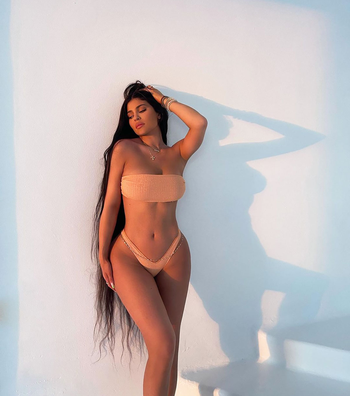 Khloe Kardashian Sexy Pics photo 15