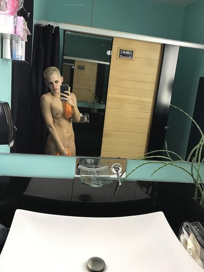 Kristen Stewart Nude Selfie photo 4