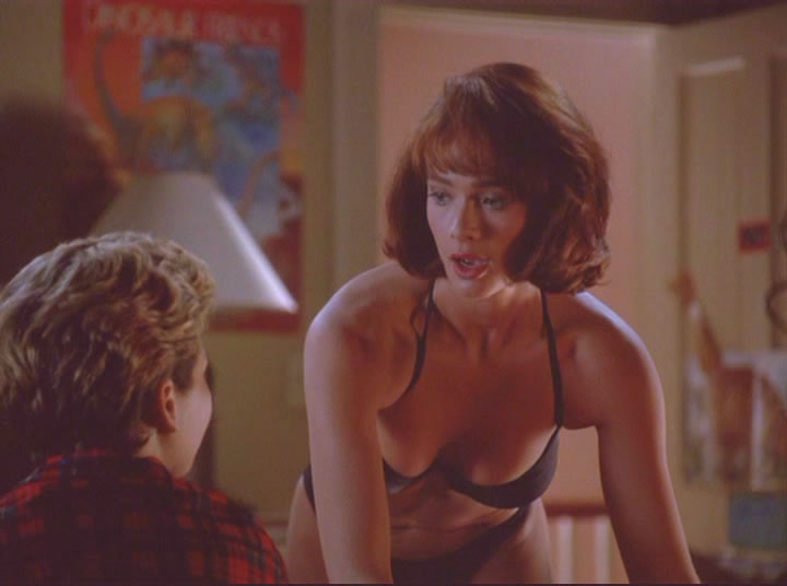 Lauren Holly Cleavage photo 22