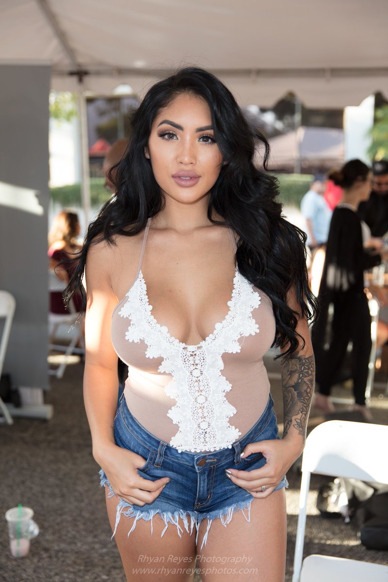 Marie Madore Hot photo 4
