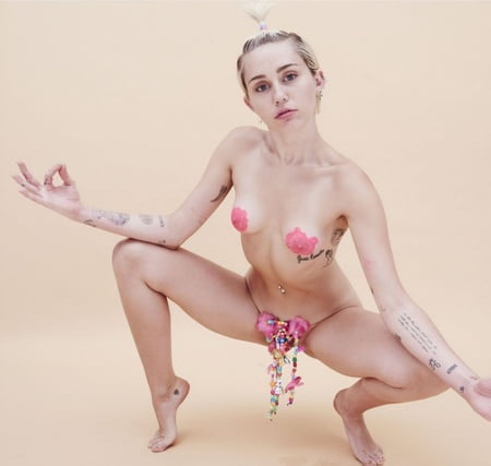 Miley Cyrus Nude Outtakes photo 17