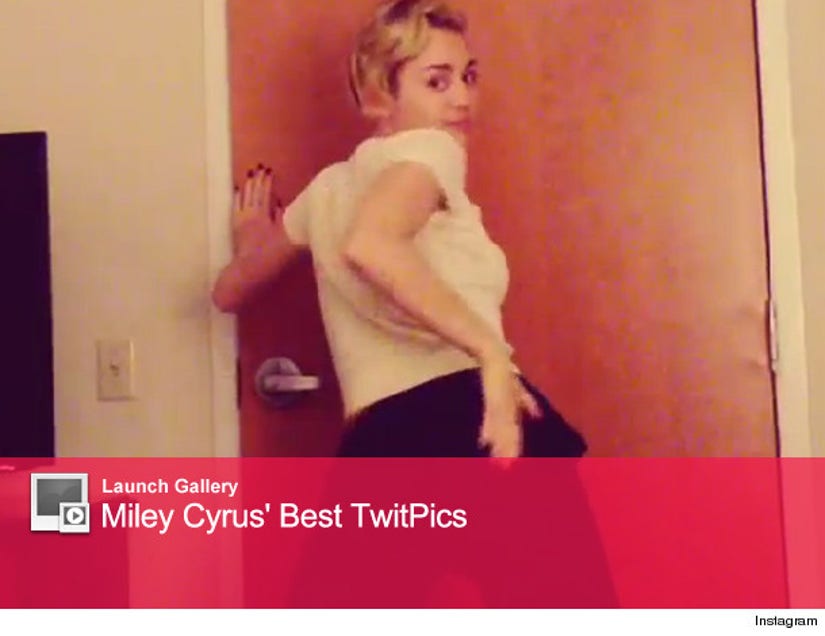 Miley Cyrus Sexy Videos photo 12