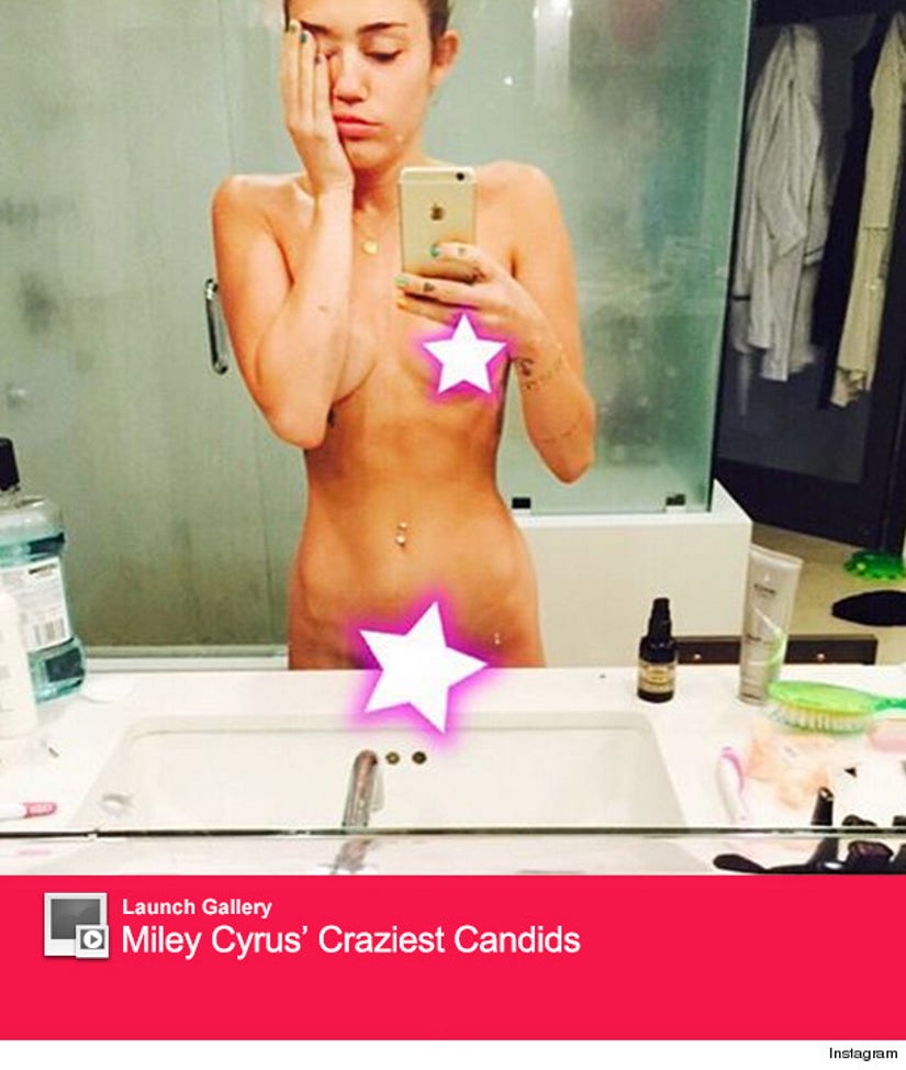 Mylie Cyrus Nude Video photo 28