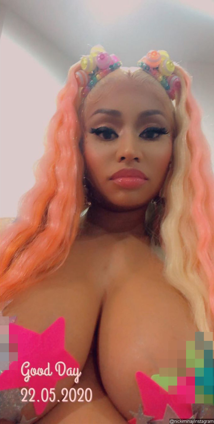 Nicki Minaj Showing Her Tits photo 11