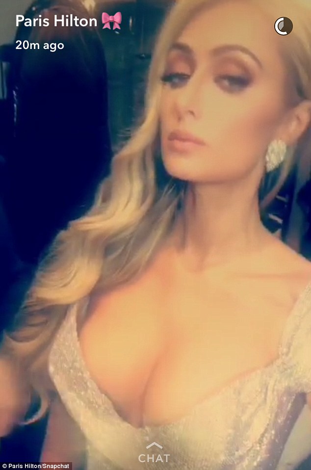 Paris Hilton Cleavage 2017 photo 1