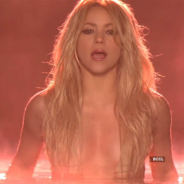 Pics Of Shakira Naked photo 30