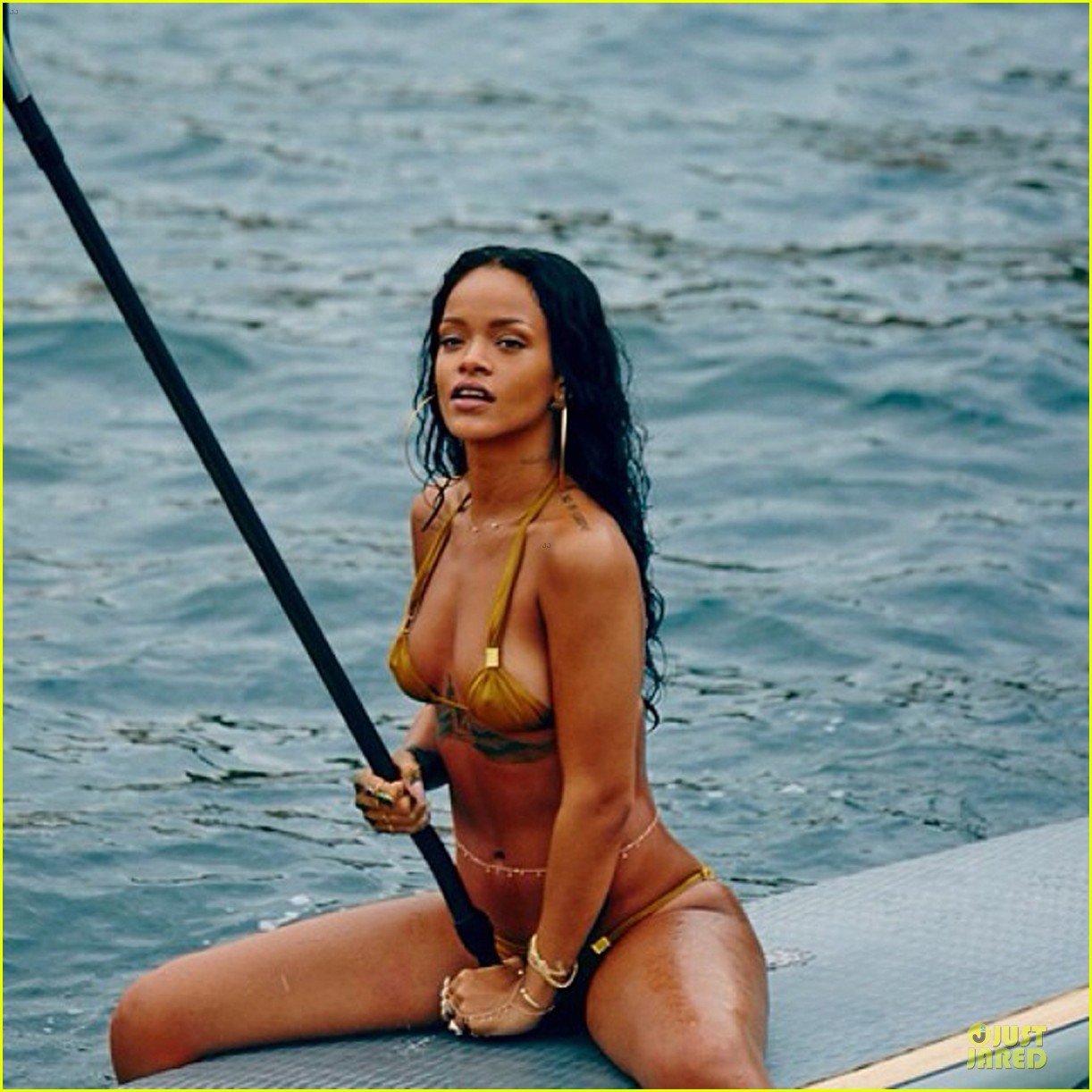 Rihanna Topless Pictures photo 16