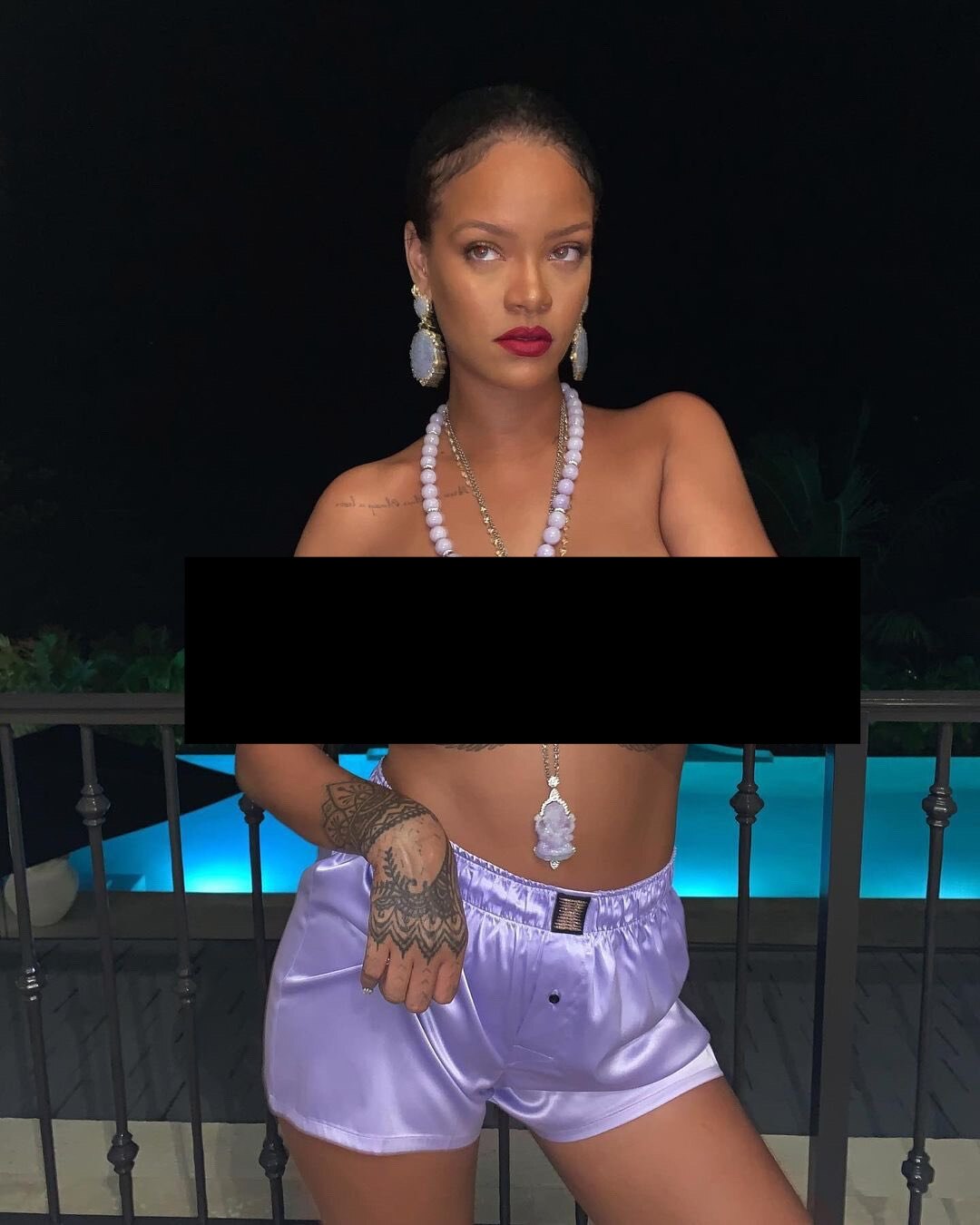 Rihanna Topless Pictures photo 30