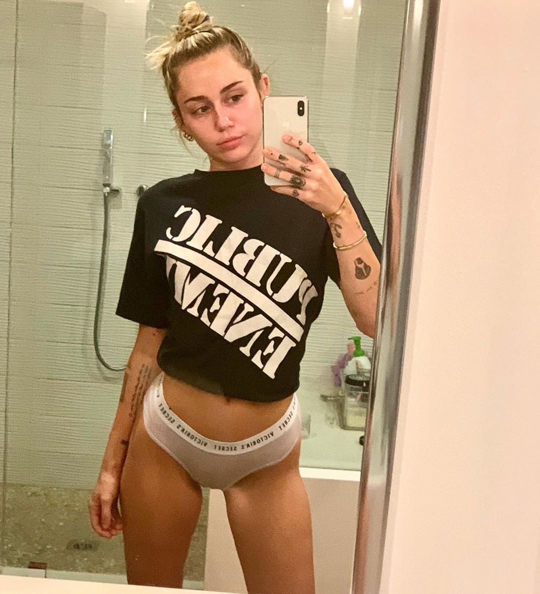 Sexy Miley Cirus Pics photo 23